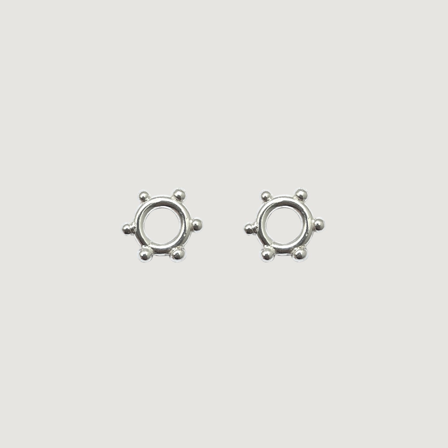 Aretes Isis